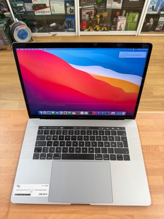 MacBook Pro 2017 15” i7 16GB RAM 256GB SSD