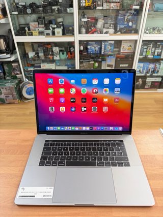 MacBook Pro 2017 15” i7 16GB RAM 256GB SSD