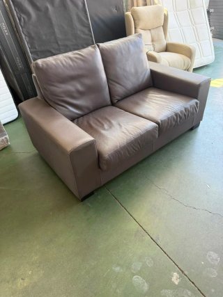 Sofá de 2 plazas en piel marrón