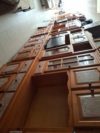 Mueble de salón madera y cristal