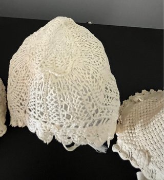 Conjunto 3 capotas/gorritos bebé años 50