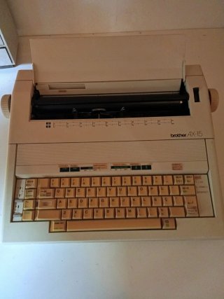 Máquina de escribir Brother AX-15