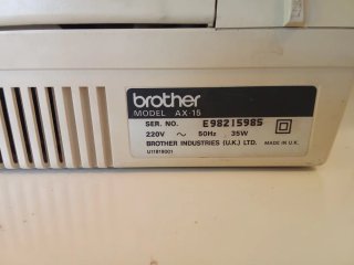 Máquina de escribir Brother AX-15