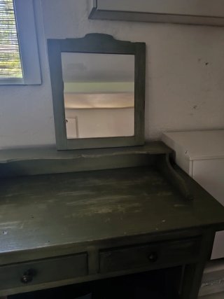 Cómoda escritorio de pino + Espejo regalo.