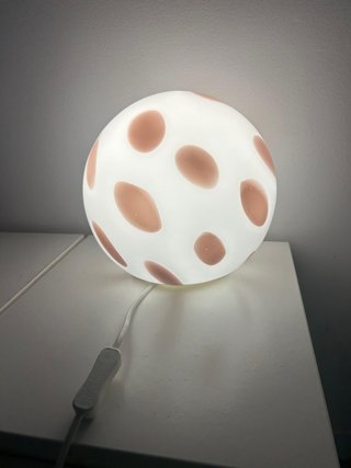 Lámpara IKEA FADO rosa + bombilla LED
