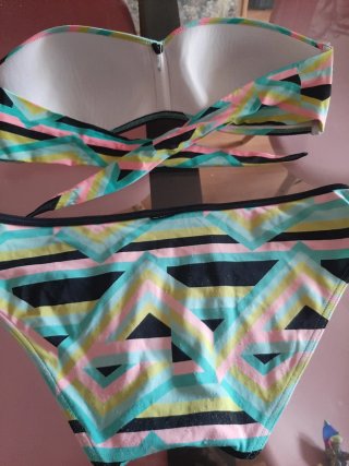 Bikini de rayas multicolor, otros  más a5€cada uno