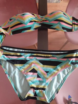 Bikini de rayas multicolor, otros  más a5€cada uno