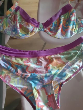 Bikini de rayas multicolor, otros  más a5€cada uno