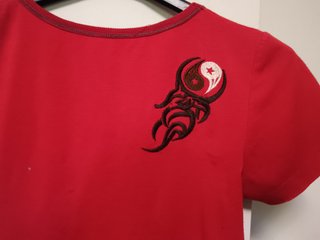 T-shirt rossa con stampa P Girl