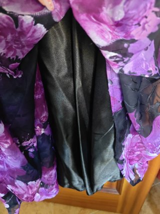 Vestido de fiesta morado y negro