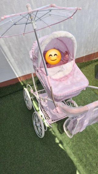Carro de muñecas rosa