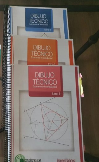 Cuadernos con apuntes de dibujo técnico 2° Bach