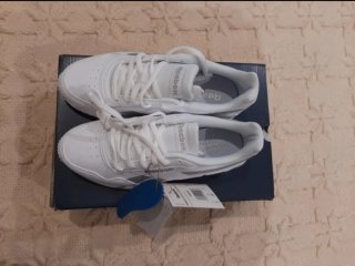 Tenis Reebok Blancos y Plateados