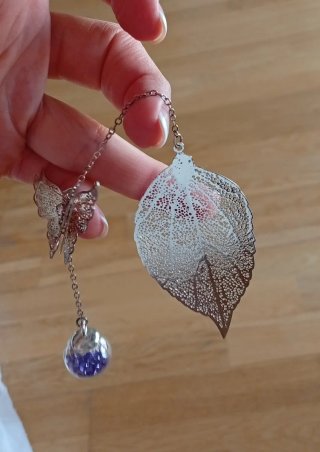 Marcapáginas hecho a mano. Mariposa Hoja Flor