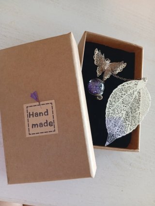 Marcapáginas hecho a mano. Mariposa Hoja Flor