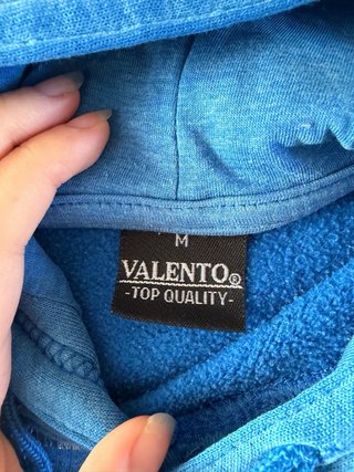 Sudadera azul con bolsillo