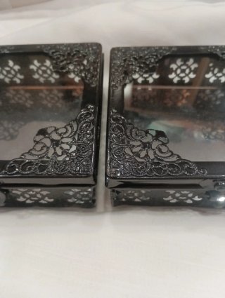 Caja joyero negra con cristal y detalles