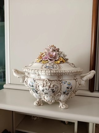 Zuppiera vintage decorata fiori