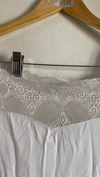 Blusa blanca con encaje