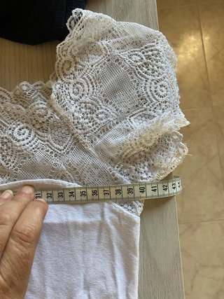 Blusa blanca con encaje