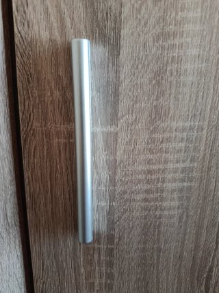 Armario grande de madera y metal