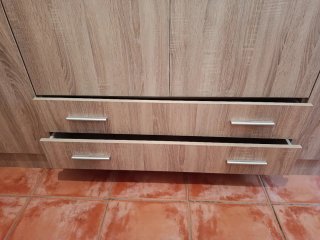 Armario grande de madera y metal