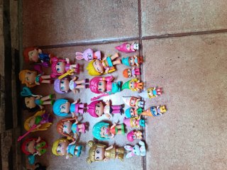 Lote de muñecas Pinypon y accesorios