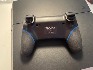 Ps4 normal con un mando y 8 juegos