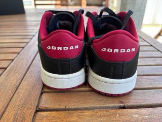 Sapatilhas Jordan Low Pretas e Vermelhas