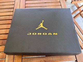 Sapatilhas Jordan Low Pretas e Vermelhas