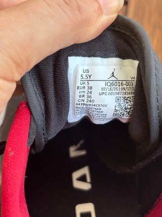 Sapatilhas Jordan Low Pretas e Vermelhas