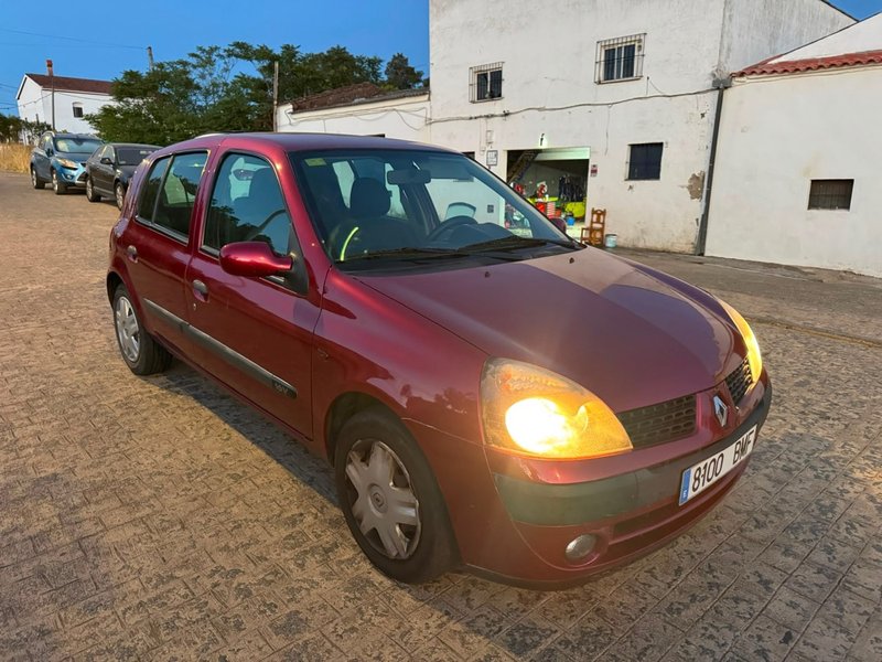 Renault Clio 2002 - foto 1