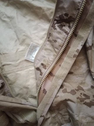 Traje de agua camuflaje árido talla 2