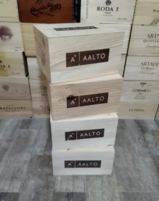 4 Cajas de madera robustas con tapa corredera.