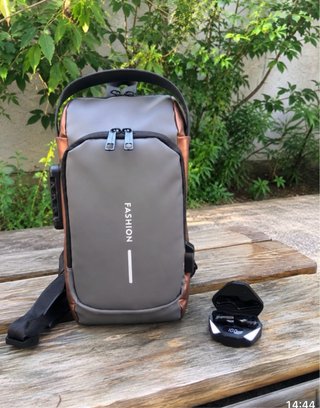 Mochila antirrobo + Auriculares inalámbricos