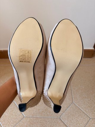 Scarpe con tacco beige e oro Tg 38