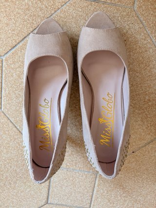 Scarpe con tacco beige e oro Tg 38