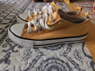 Zapatillas deportivas amarillas
