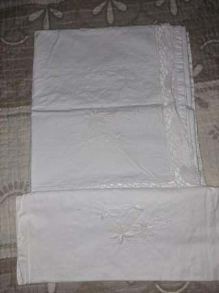 Juego Sábanas y Fundas Almohada Bordadas