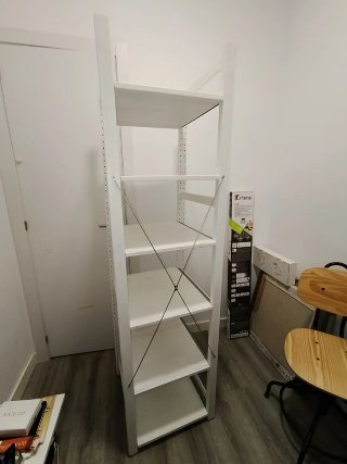 Mueble Estantería de madera pintado el blanco IKEA