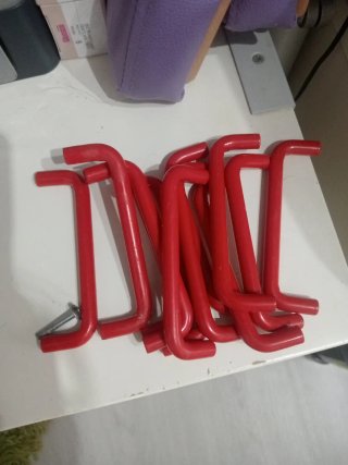 15 tiradores rojos