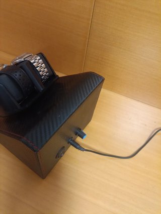 Caja giratoria para cargar y guardar 2 relojes