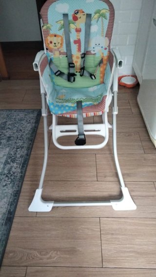 Trona infantil con bandeja y estampado de animales