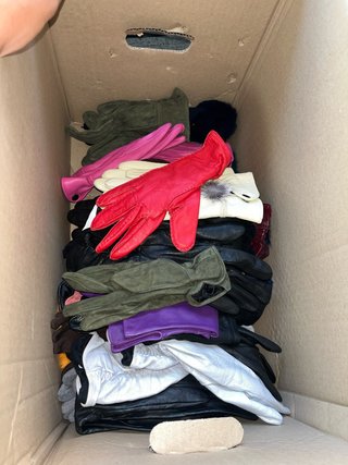 Lote de guantes de piel