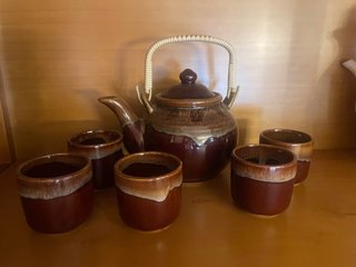Tetera y 5 tazas de cerámica