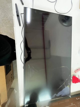 Smart TV JVC 50 QLED 4K (Pantalla Rota)