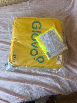 Mochila Glovo con chaleco amarillo BS733