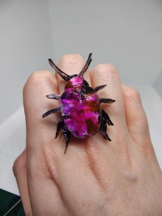 Anillo escarabajo rosa