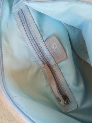 Borsa Carpisa blu con dettagli oro