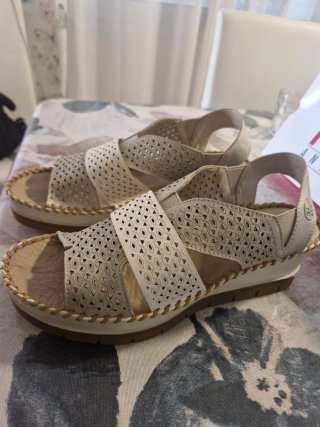 Sandalias Rieker Beige y Blancas